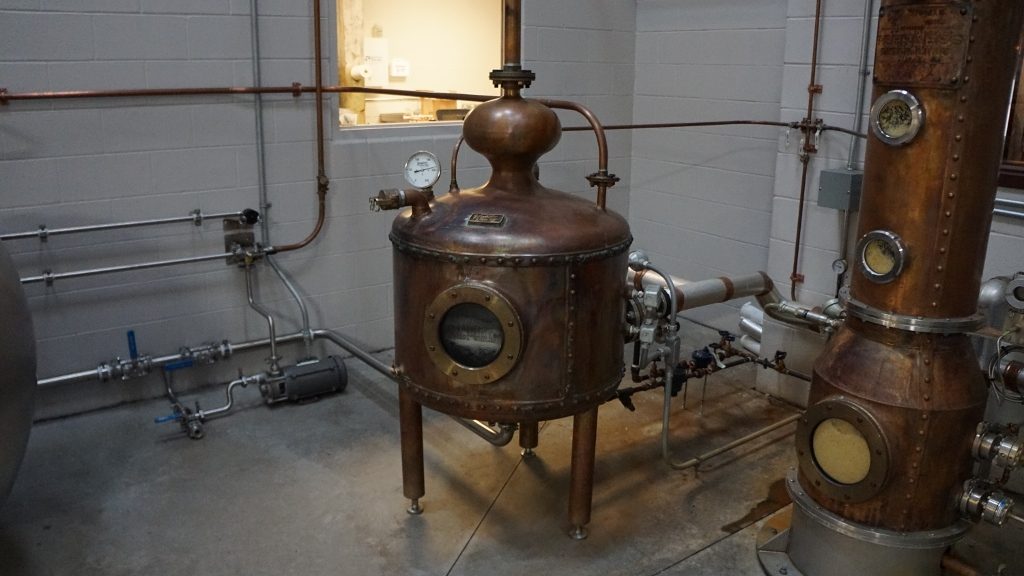 https://www.distillerytrail.com/wp-content/uploads/2019/07/vendome-copper-brass-works-peerless-distillery-doubler-1-1024x576.jpg